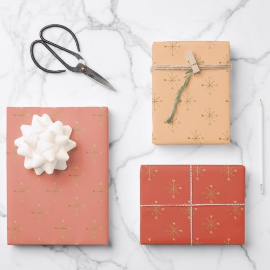 Chique rode perzik zalm | Gouden Sneeuw ster Kerst Inpakpapier Vel (Voorkant)