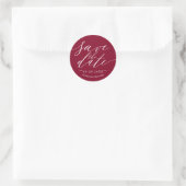 Chique Script Bruiloft Sla de datum op Ronde Sticker (Tas)