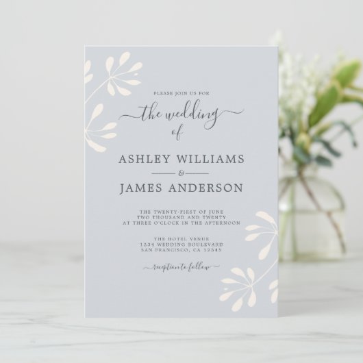 Chique Script Ivoor Foliage Pastel Blauw Bruiloft Kaart (Staand voorkant)