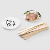 Chique Trendy Zwart Borstel Script Team Bride Handwaaier (Niet-gemonteerd)