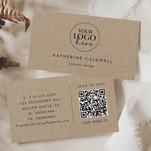 Chique Typografie Kraft Papier Logo en QR Code Visitekaartje
