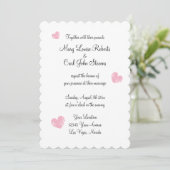 Chique typografie scallop rand bruiloft uitnodigin kaart (Staand voorkant)