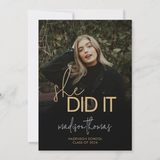 Chique zwart goud script ze deed het foto Afstuder Aankondiging (Voorkant)