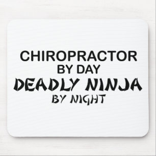 Chiropractor Deadly Ninja bij nacht Muismat