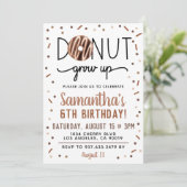Chocolade Donut Groeit Birthday Invitation Kaart (Staand voorkant)