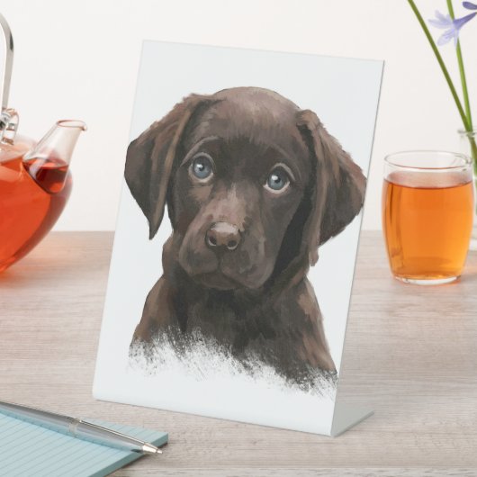 Chocolade Labrador Puppy Reclamebord Met Voetstuk (Insitu)