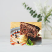 Chocoladecake met karamelijs briefkaart (Staand voorkant)