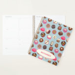 Chocolat Bonbons Confiserie Nom personnalisé<br><div class="desc">Délicieux chocolat et confiserie motif de sucreries et de tentations !
Customisez en modifiant le texte et la couleur arrière - plan.</div>