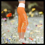 CHOISISSEZ VOTRE COULEUR Yoga capri leggings perso<br><div class="desc">CHOISISSEZ VOTRE COULEUR Personnalisé yoga capri leggings! Imprimé d'un bord à l'autre, avec votre nom en gros script blanc vers le haut d'une jambe! L'échantillon est orange avec ceinture blanche, mais vous pouvez facilement customiser à la couleur de votre choix. Il est également facile de modifier ou de supprimer du...</div>