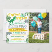 Chomp & Stomp! Dinosaur Boys 1e verjaardagsfoto Kaart (Voorkant)