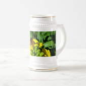 Chope À Bière Abeille sur Fleurs Jaunes (Devant droit)