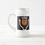 Chope À Bière Bière Stein de Coimbra Portugal<br><div class="desc">Coimbra est la ville la plus célèbre du Portugal. Est non seulement connu pour ses universitaires, mais également pour son propre style de fado et des "republicas" (que les étudiants joignent tout en étudiant, ce stein de bière est non seulement un grand souvenir de la ville de Coimbra, mais également...</div>