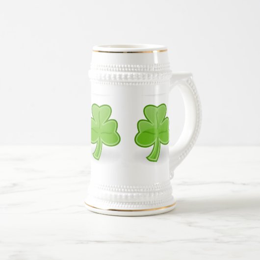 Chope À Bière Blanc irlandais de St Patrick de shamrock/tasse (Devant droit)