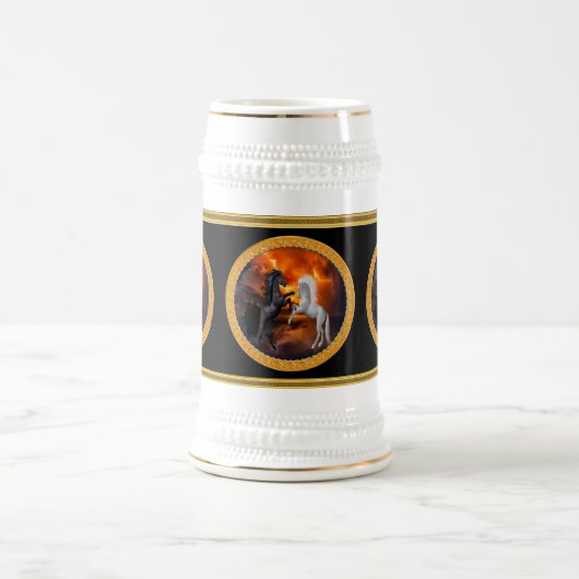 Chope À Bière Chevaux se battant dans une mauvaise tempête d'écl (Centre)