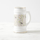 Chope À Bière fleurs délicates avec un papillon dans le style ch (Devant droit)