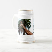 Chope À Bière Giraffe Drôle Qui Donne Une Framboise, (Devant gauche)