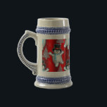 Chope À Bière Jolie Dancing Snowman Red Christmas<br><div class="desc">Ce très mignon stein rouge présente un motif de petits bonhomme de neige dansant sur un arrière - plan rouge,  dansant pour la joie dans la neige,  entouré d'arbres de Noël argentés.</div>