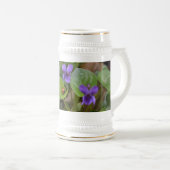 Chope À Bière Ladybug sur les fleurs de violet doux (Devant droit)