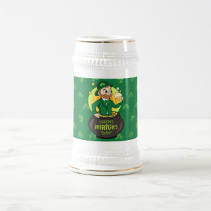 Chope À Bière Leprechaun de dessin dans une casserole d'or tenan