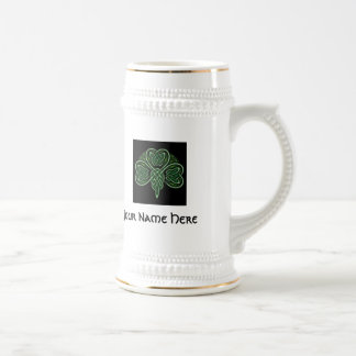 Chope À Bière Personnalisez le shamrock celtique Stein de noeud