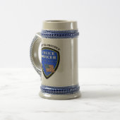 Chope À Bière Police servant fièrement (Devant gauche)
