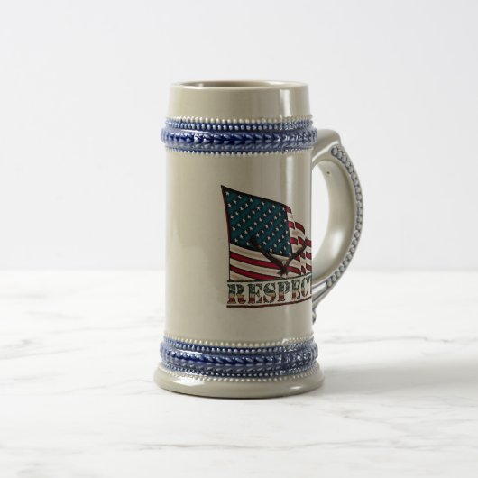 Chope À Bière Respect patriotique, Aigle sur grand drapeau améri (Devant droit)