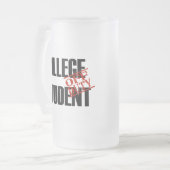 CHOPE GIVRÉE ÉTUDIANT UNIVERSITAIRE QUI N'EST PAS DE SERVICE (Devant gauche)