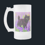 Chope Givrée Gustav Klimt Black Kitten<br><div class="desc">Mug de bière en verre givré avec un chaton noir Gustav Klimt ! Cette beauté aux yeux larges pose dans un champ vert de fleurs violettes. Un cadeau bien pensé pour les amateurs d'art amoureux des chats et autrichiens !</div>