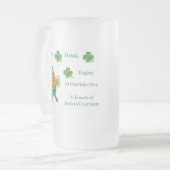 Chope Givrée Mangez, Buvez, Profitez avec un leprechaun sur un (Devant gauche)