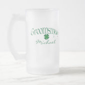 Chope Givrée Shamrock vert personnalisé Groomsman Beer Stein (Gauche)