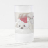 Chope Givrée Un mignon chien blanc dans un Casquette de Noël ro (Centre)