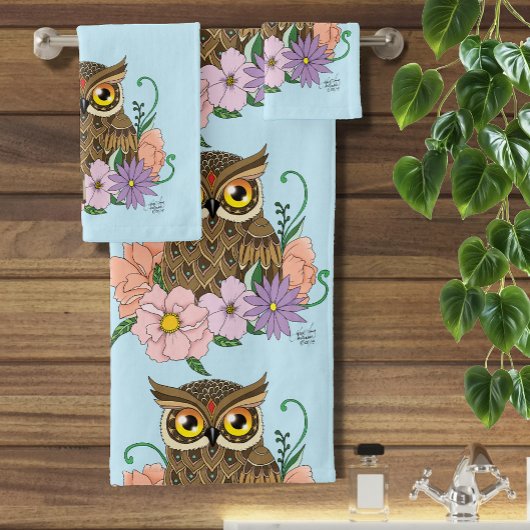 Chouette aux fleurs pastel de printemps