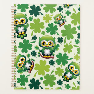Chouette bébé mignonne St Patrick dessin animé