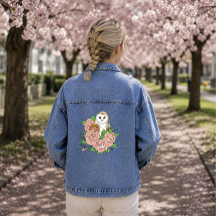 Chouette effigie bleue élégante aux fleurs roses