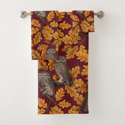 Chouettes d'automne sur rouge foncé (En situation)