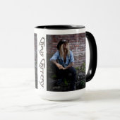 Chris Caffery assis par Brick Wall Mug (Devant droit)