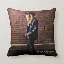Chris Caffery Standing by Brick Wall Sierkussen