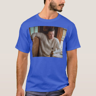 chris evans breidt trui uit t-shirt
