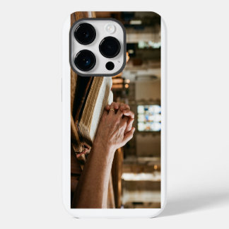 Christian Praying Hands on Bible iPhone Case 14 Plus Hoesje