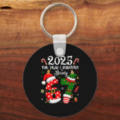 Christmas 2025 The Year I Barely Survived Six Seve Sleutelhanger (Voorkant)