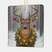 Christmas Buck Wearing a Glowing Wreath Keramisch Ornament (Links)
