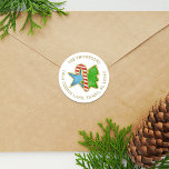 Christmas Cute Cookies Whimsical Return Adresse<br><div class="desc">Ce design mignon et fantaisiste comprend des cookies de Noël, des étiquettes d'adresse de retour fantaisie, des cookies simples et mignons, un texte de cercle simple minimaliste, des pâtisseries de boulangerie, un emballage simple et amusant, des arrosages de gel, des biscuits de vacances, un coupe-biscuits fantaisie, un autocollant d'adresse de...</div>