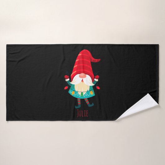 Christmas Gnome Holding Christmas Lights (Serviette de bain)