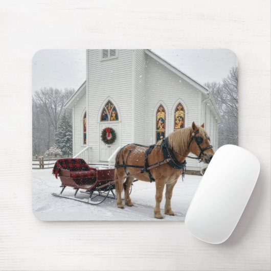 Christmas Horse-Drawn Sleigh Waiting By a Chapel Muismat (Met muis)