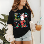 Christmas Love Nurse mignonne Médicale Snowman Hol<br><div class="desc">Ce design moderne comprend le texte "Amour" dans la typographie moderne amusante accentué avec une infirmière de snowman,  stéthoscope,  flocons de neige,  saint et sucres de canne. Parfait pour les vacances de Noël #infirmière #nurselife #médecin #santé #noël #chemises de noël #mode</div>