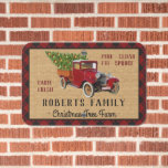 Christmas Tree Farm Vintage Camion rouge Plaid Rus<br><div class="desc">Panneau métallique horizontal avec camion rouge vintage qui a un look peint et arbre de Noël | Style rustique de ferme avec plaid de buffle rouge et faux burlap | Ferme d'arbres personnalisée</div>