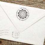 Christmas Winter Family Return Adresse<br><div class="desc">Ajoutez une touche d'élégance à votre courrier de vacances avec nos étiquettes d'adresse de retour de Noël. Dotés de votre nom de famille de vacances dans la typographie moderne en cercle, ces étiquettes allient un style minimaliste élégant avec une baie d'hiver rustique et un design saint minimaliste. Parfaits pour une...</div>