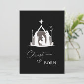 Christus is geboren met witte kerststal zwarte ker feestdagenkaart (Staand voorkant)