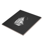 Chrome Silver-achtige zeilboot op koolstofvezel Tegeltje (Zijkant)