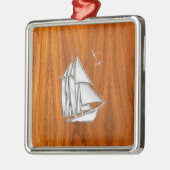 Chrome Silver als Sailboot op Teak Veneer Metalen Ornament (Links)